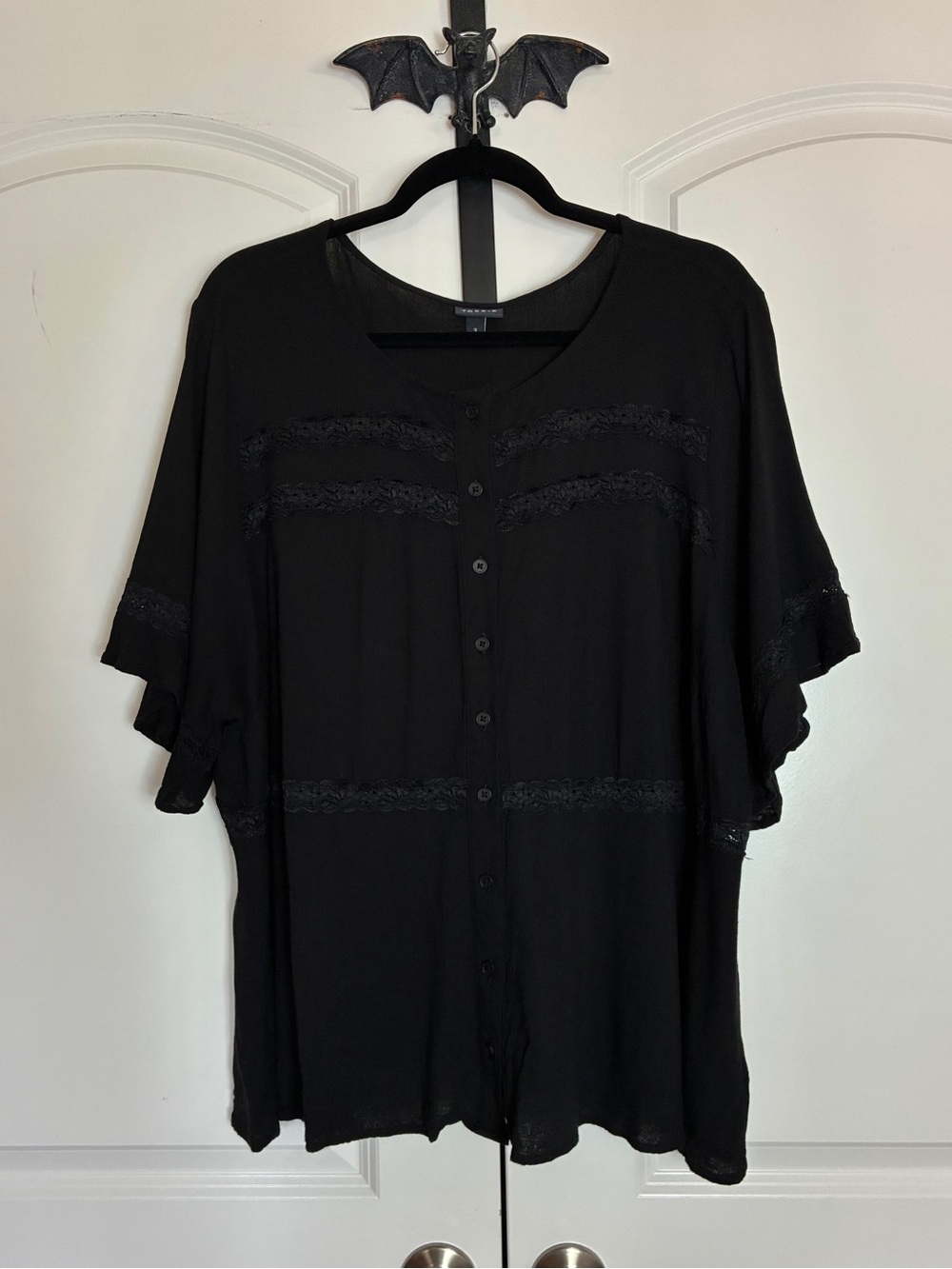 Torrid Black Top with Lace & Ruffle accents Like New size 3X